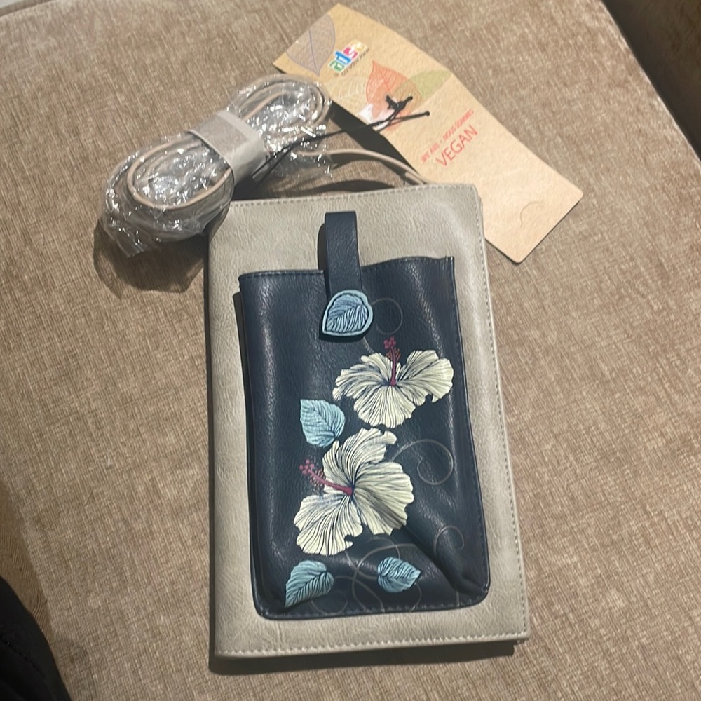 Vegan ismart travel purse